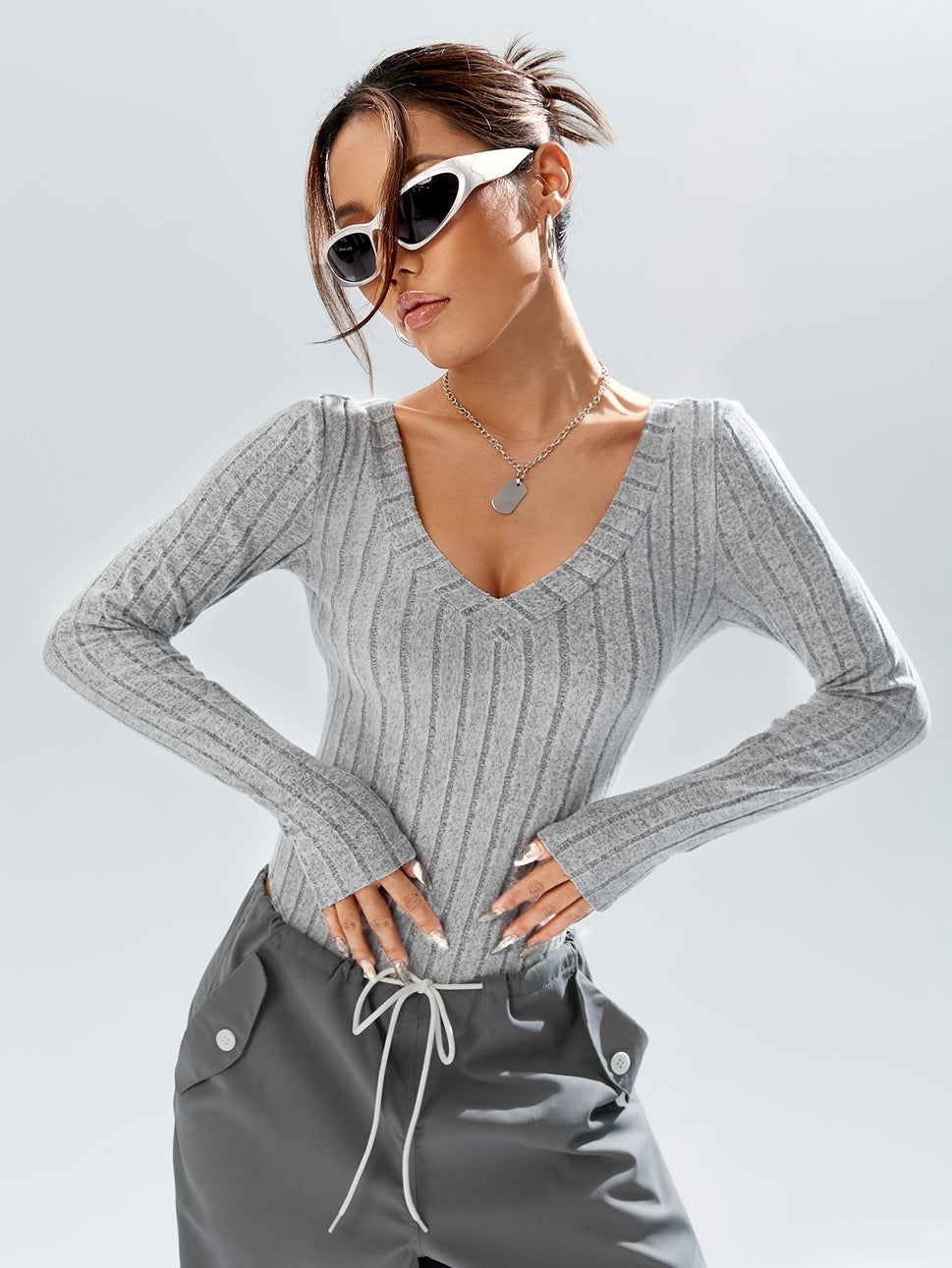 V neck chest-baring striped long sleeves