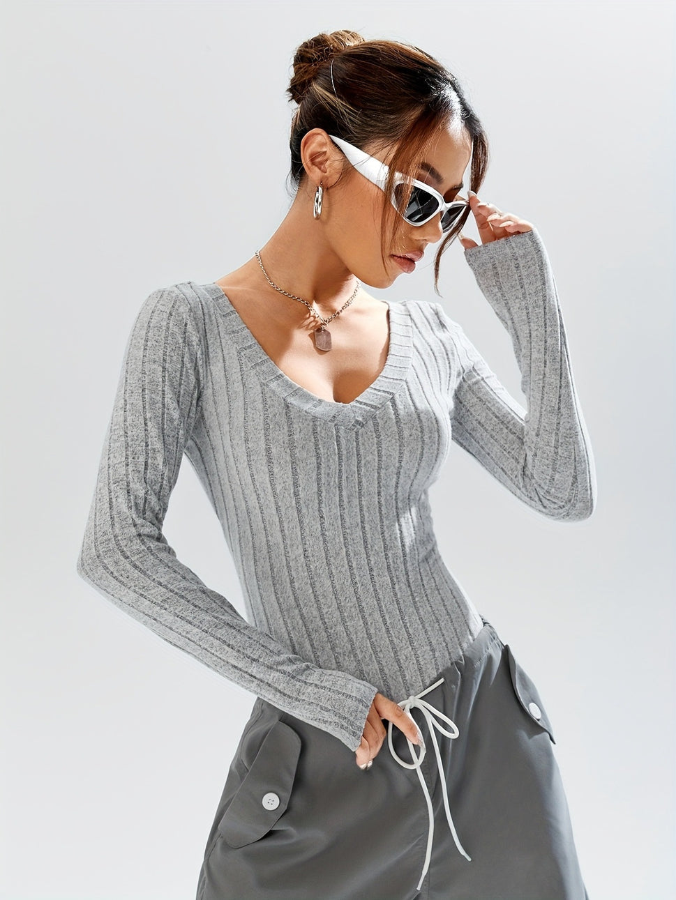 V neck chest-baring striped long sleeves