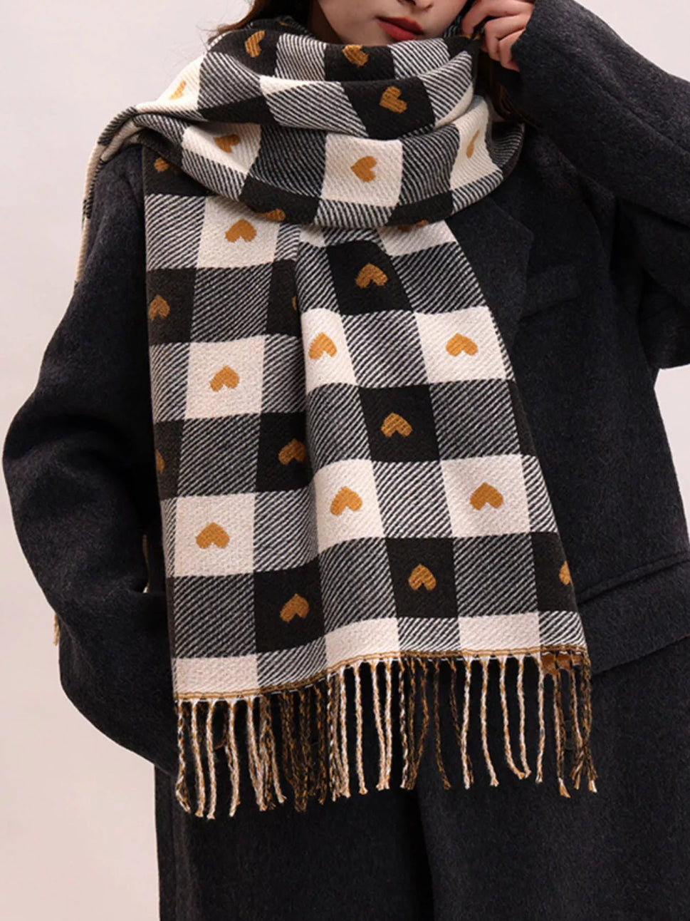 Heart Pattern Plaid Tassel Scarf