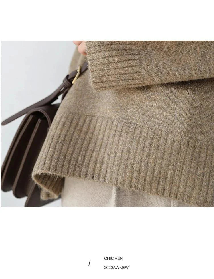 Women's loose turtleneck sweater, cozy knitwear, solid color, stylish autumn/winter fashion.