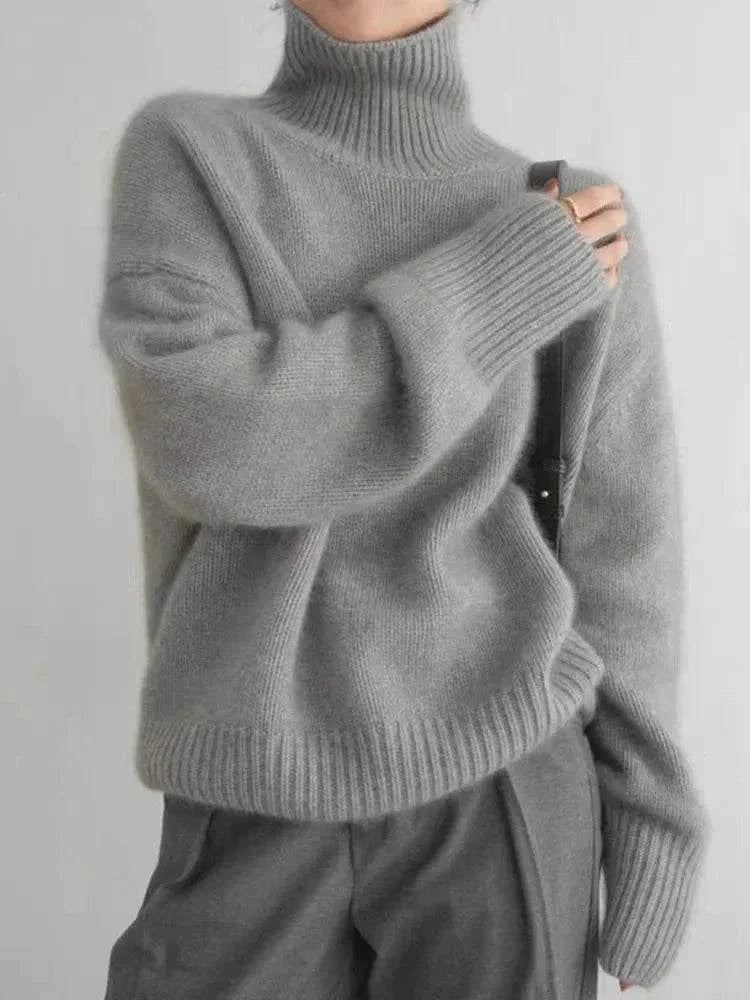 Women's loose turtleneck sweater in 100% pure cashmere, winter wool, elegant and comfortable design.