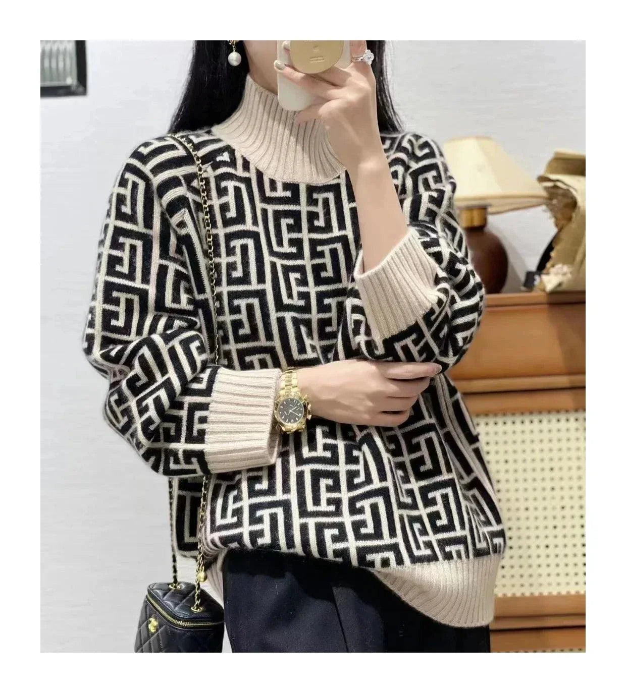 High-end 100% goat cashmere sweater for women with stand collar, loose fit, black and white print, suitable for autumn and winter.