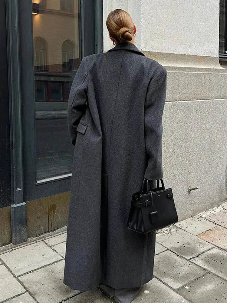 Fashion women overcoat in dark color, double-breasted, full sleeves, ideal for autumn and winter.