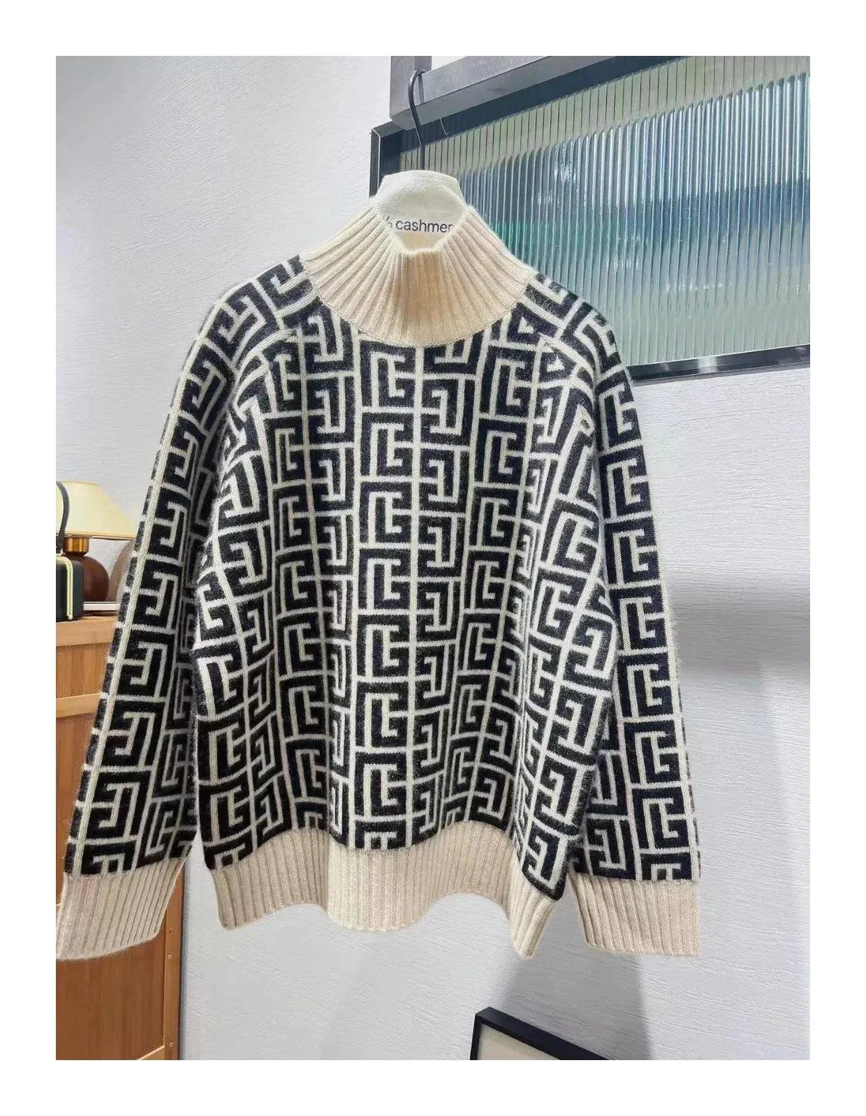 High-end 100% goat cashmere sweater for women, stand collar, loose fit, autumn/winter.